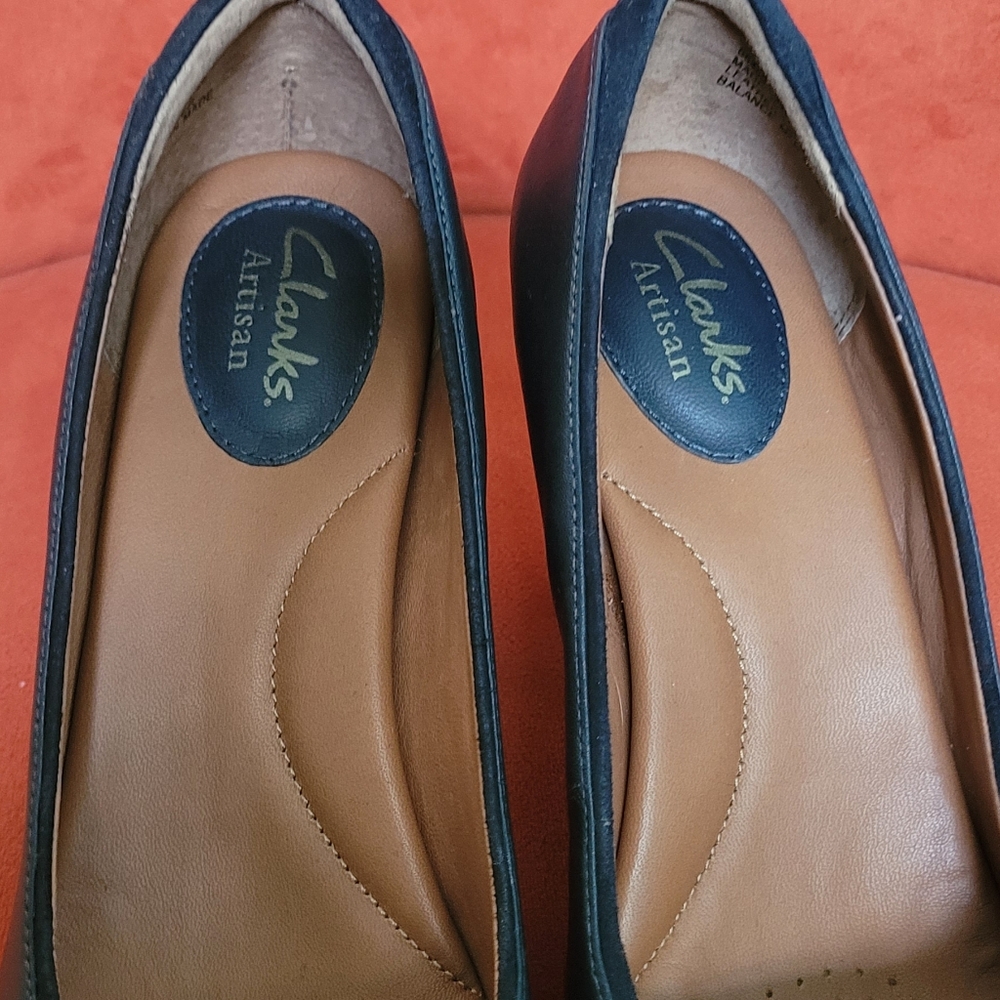 Clarks Artisan Navy Blue Leather Pumps Womens Size 6.5 Wide - Picture 4 of 11